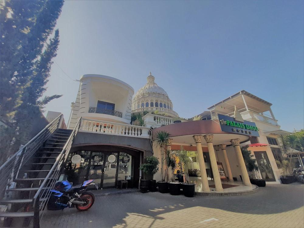 The Palais Hotel Dago Bandung Buitenkant foto