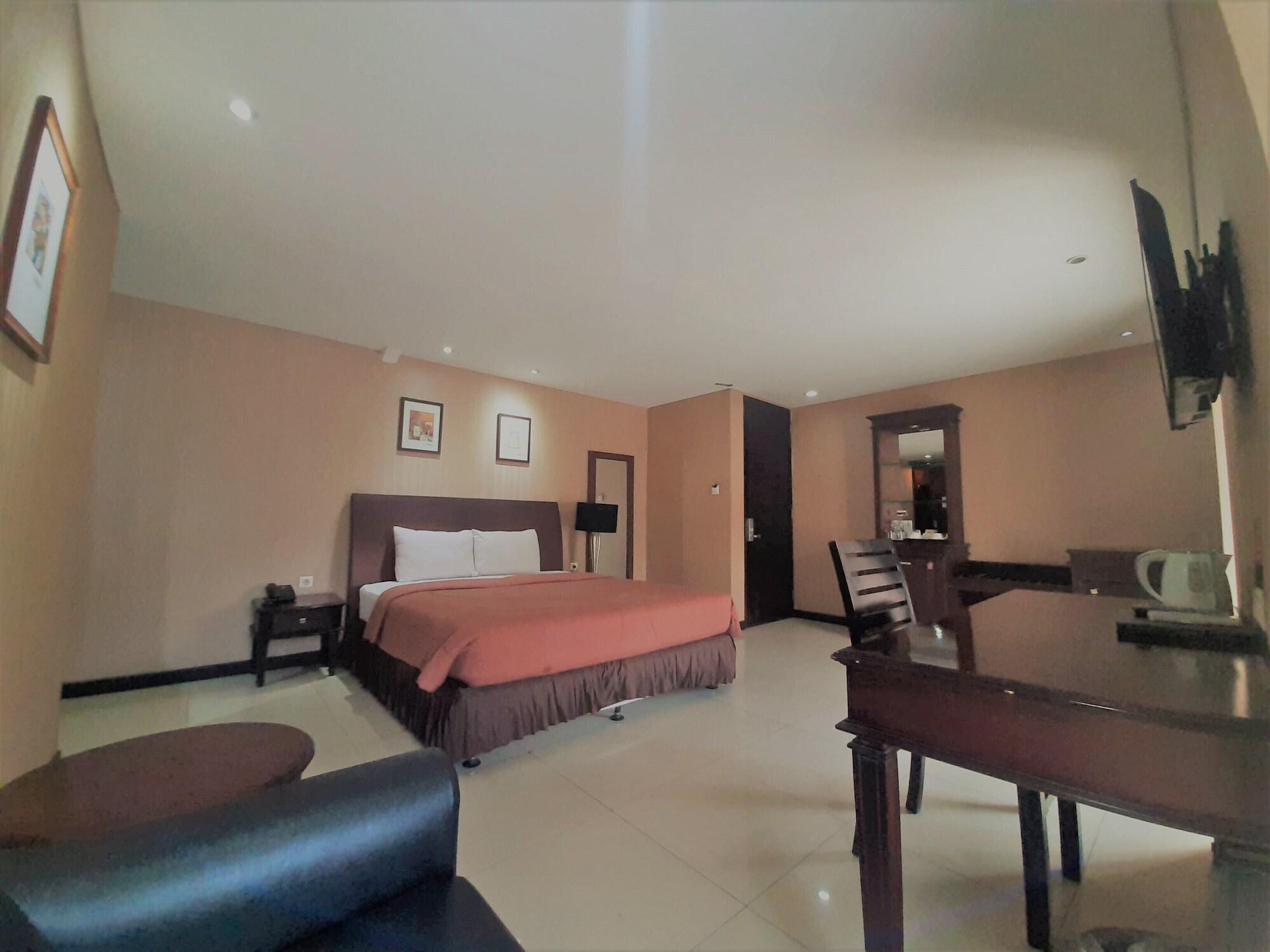 The Palais Hotel Dago Bandung Buitenkant foto