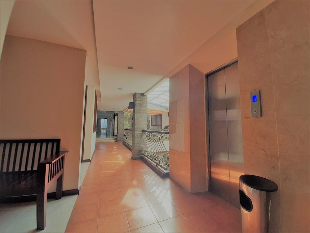 The Palais Hotel Dago Bandung Buitenkant foto