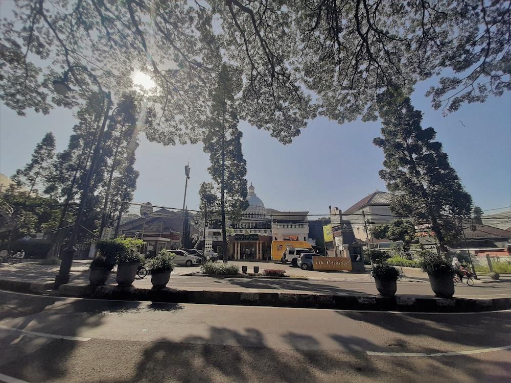The Palais Hotel Dago Bandung Buitenkant foto