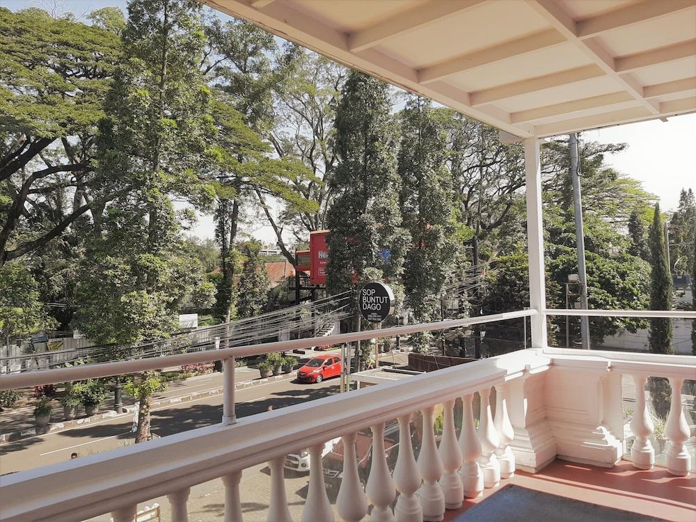 The Palais Hotel Dago Bandung Buitenkant foto