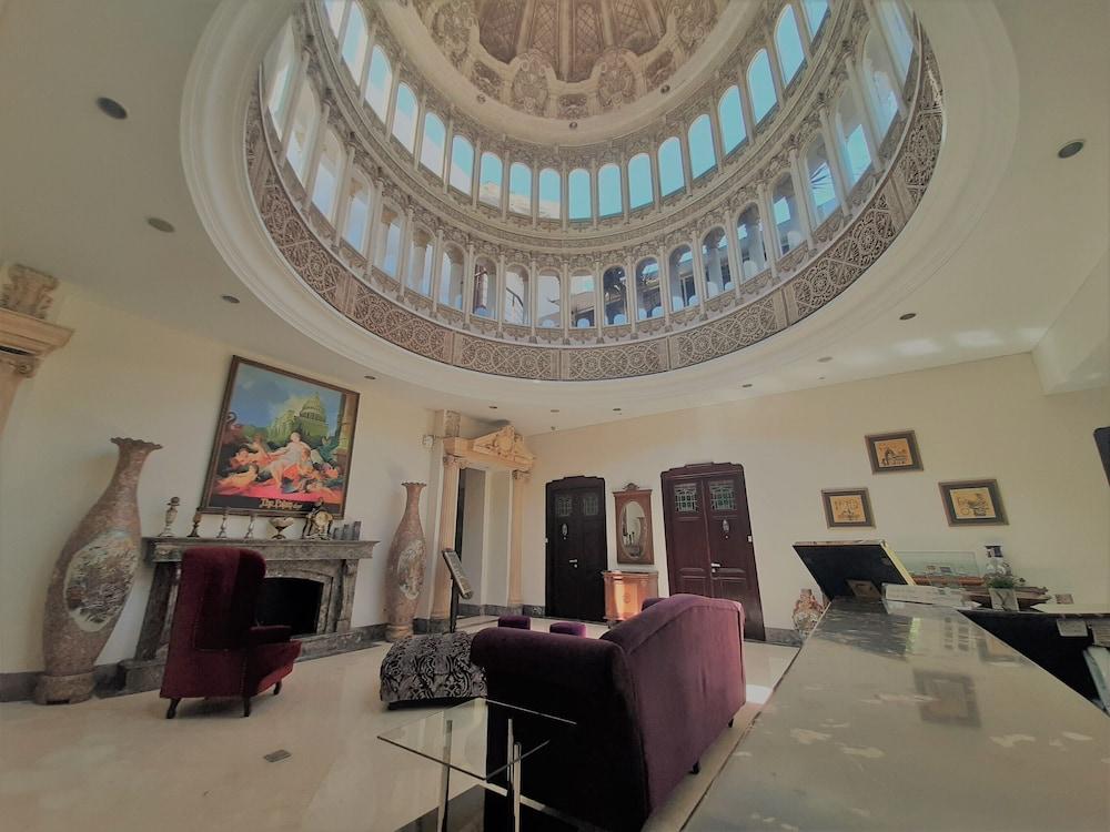 The Palais Hotel Dago Bandung Buitenkant foto