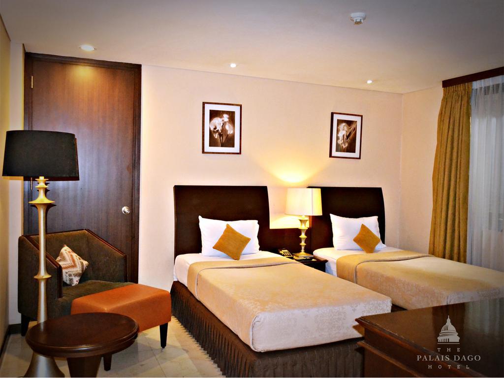 The Palais Hotel Dago Bandung Buitenkant foto