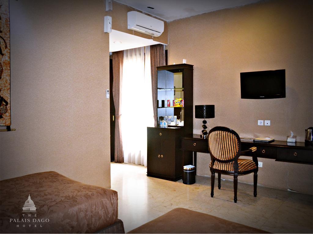 The Palais Hotel Dago Bandung Buitenkant foto