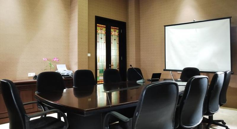 The Palais Hotel Dago Bandung Buitenkant foto