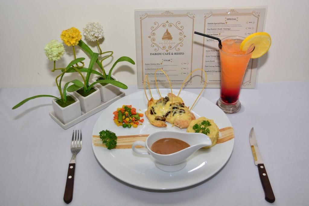 The Palais Hotel Dago Bandung Buitenkant foto