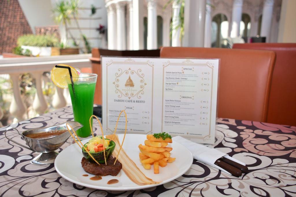 The Palais Hotel Dago Bandung Buitenkant foto